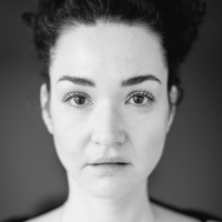 Portraitfoto der Schauspielerin Zeynep Alan